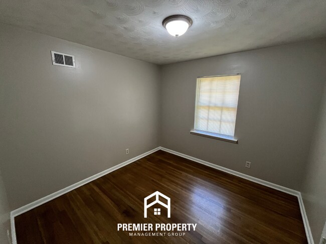 Building Photo - NEWLY RENOVATED 4BR/2BA Whitehaven Home | Detached 2-Car Garage & Tile Floors