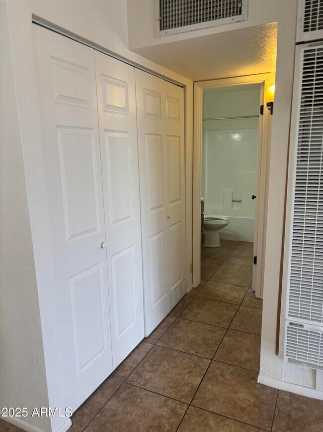 Building Photo - 840 S Main St