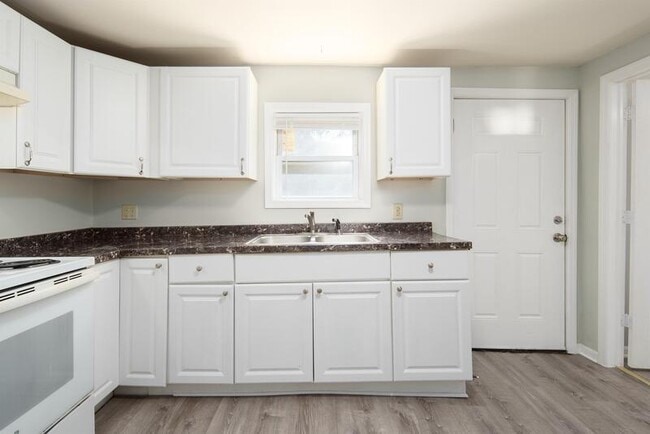 Building Photo - 114 Ida St