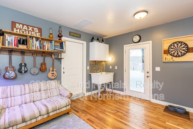 Building Photo - 2304 N Talkington Dr