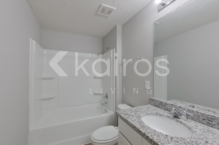 Building Photo - 1924 W Roseboro Dr