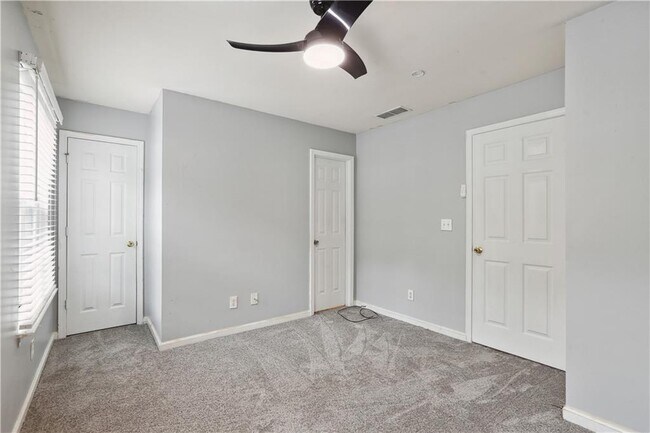 Building Photo - 1823 Devon Dr
