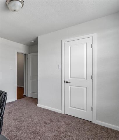 Building Photo - 1215 Cres View Dr