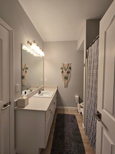 Building Photo - 2024 Alta Meadows Ln