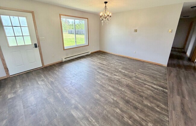 Building Photo - 3 Bedroom Duplex
