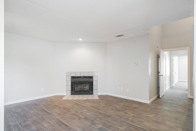 Building Photo - Wyngate Townhomes 3924W