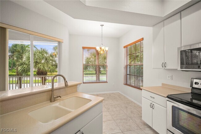 Building Photo - 9220 Belleza Way