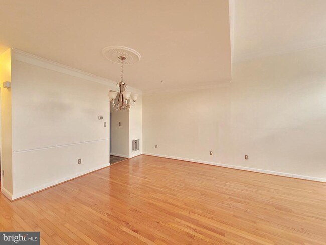 Building Photo - 8809 Lew Wallace Rd