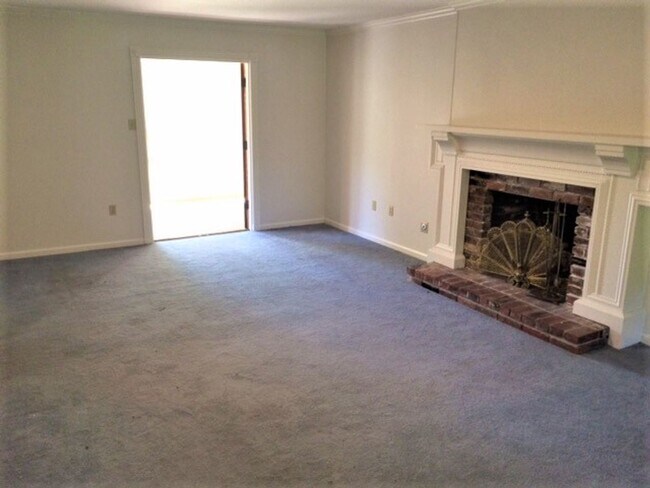 Building Photo - 7656 Rienzi Blvd