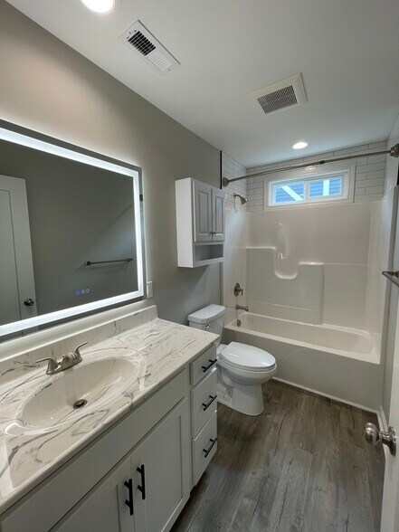 Bath w/ counter height vanity, soft-close cabinets/drawers, toilet seat - 2225 Kenwood Blvd SE