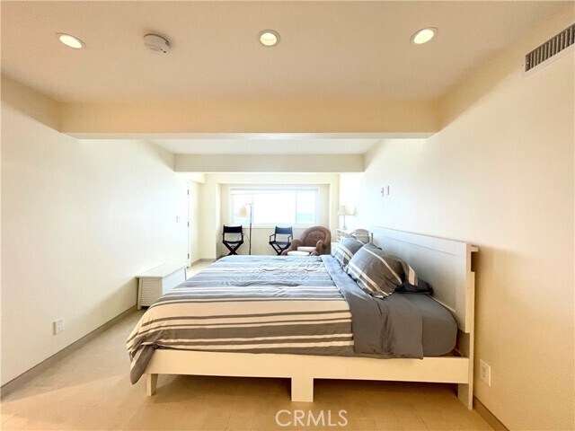 Building Photo - 1051 Gaviota Dr