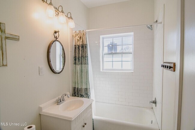 Building Photo - 803 N Congress St