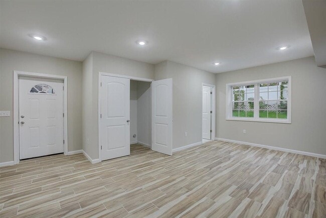 Building Photo - 16 Grant Ave