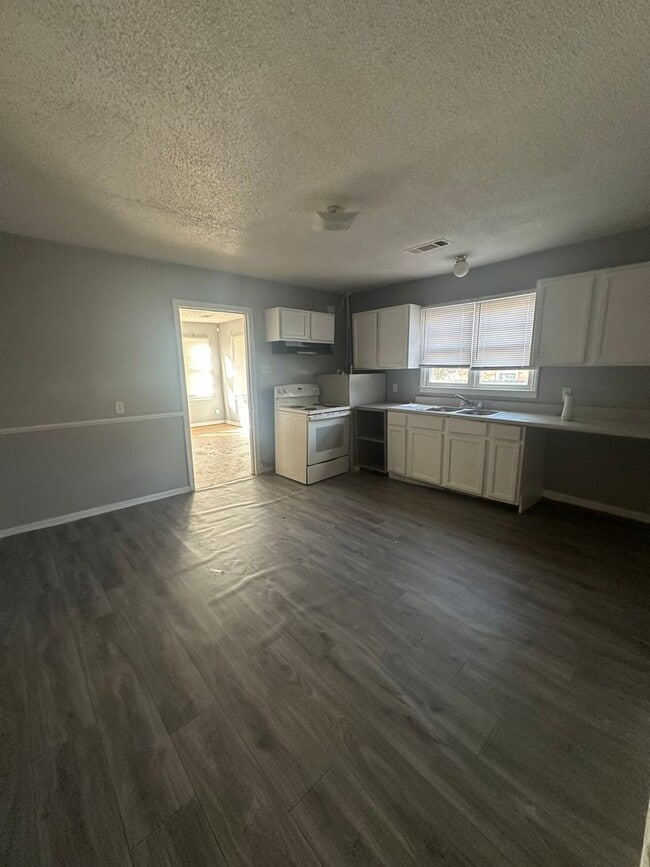 Building Photo - 1710 Arlington Park