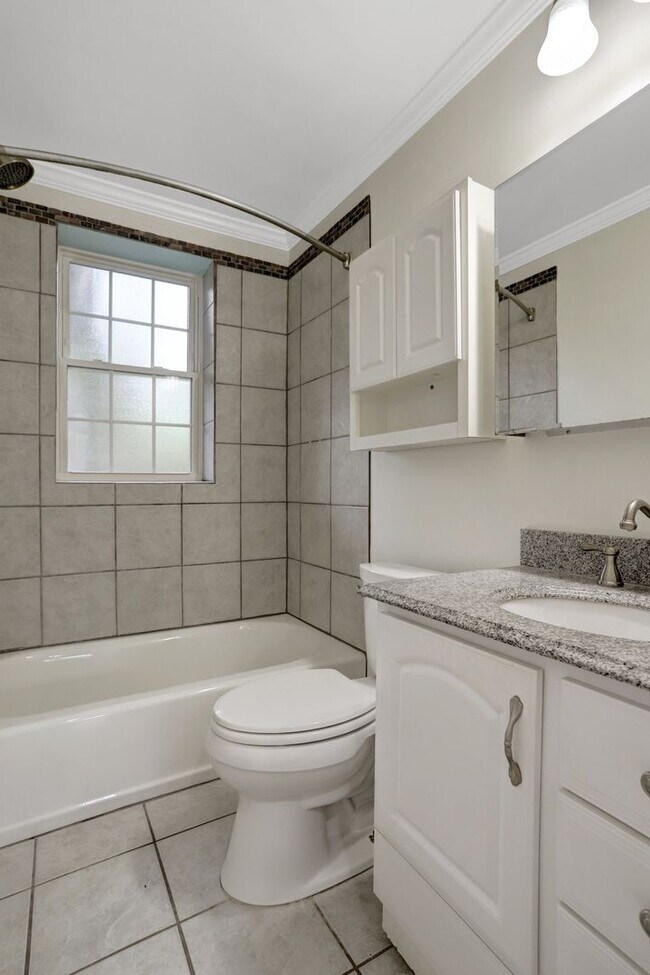 Building Photo - 2 Bedroom 2 Bathroom Condo Available for Rent