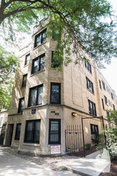 Building Photo - 648 W Roscoe St