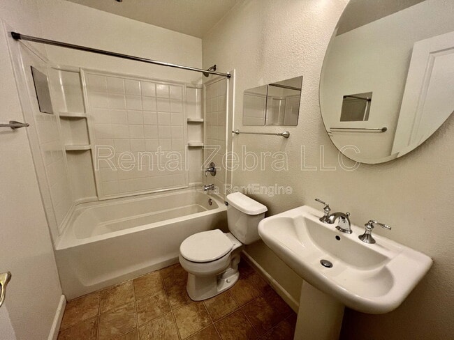 Building Photo - 1360 Shady Ln