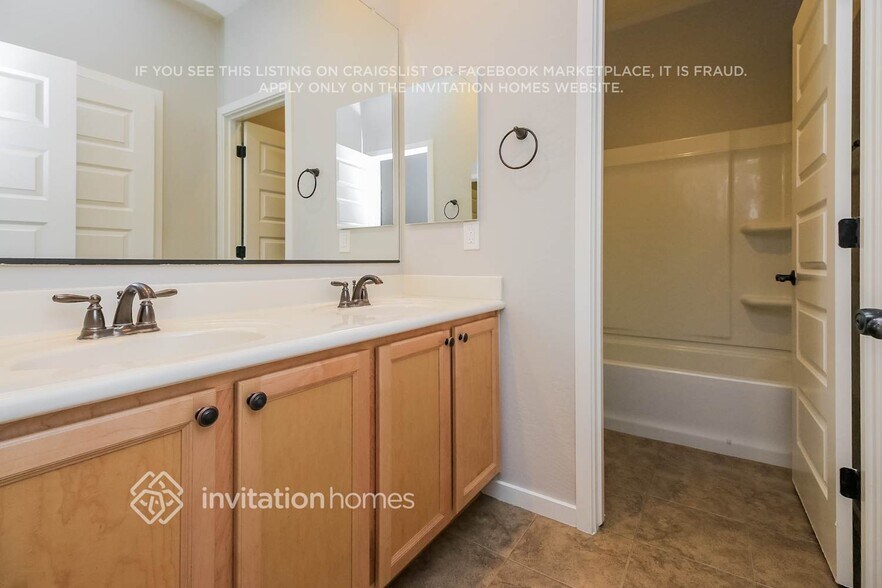 Building Photo - 35997 N Urika Dr