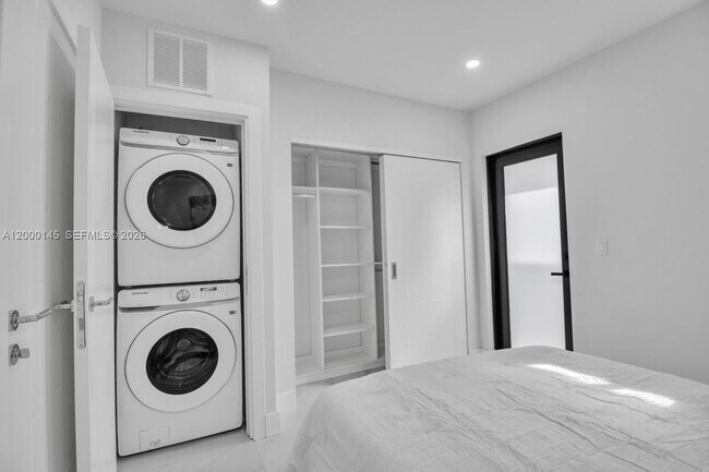 Building Photo - 944 Jefferson Ave