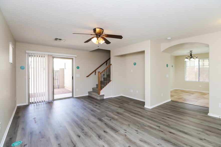 Building Photo - 2451 E Vermont Dr