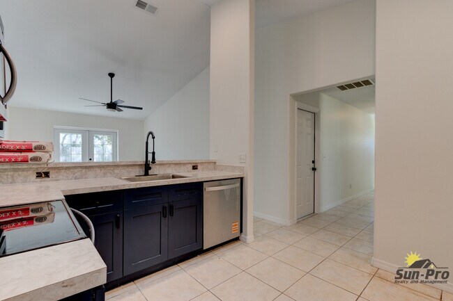 Building Photo - 5505 Magnolia Ave