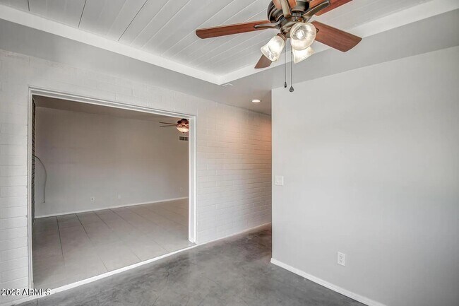 Building Photo - 1612 E Gaylon Dr