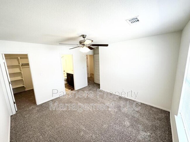 Building Photo - 823 S Amarillo Ave