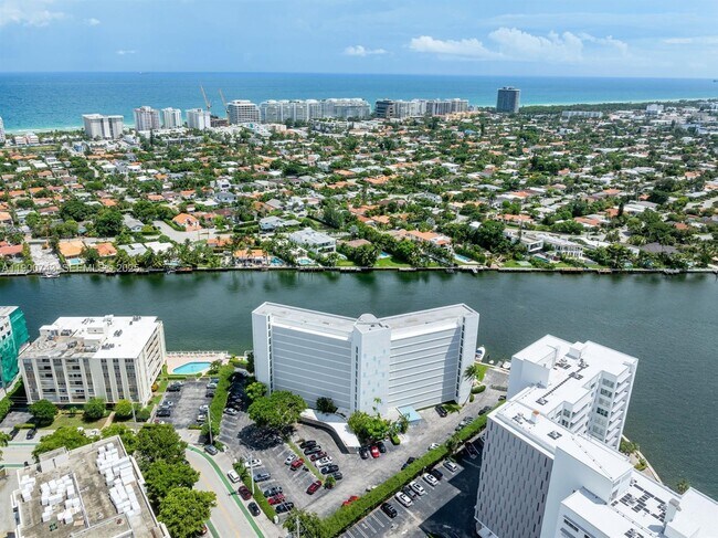 Building Photo - 9101 E Bay Harbor Dr