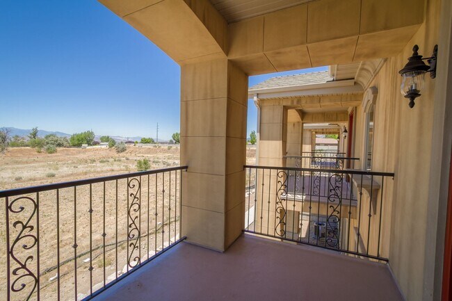 Building Photo - Italian Villages | 3- Bedroom Townhome