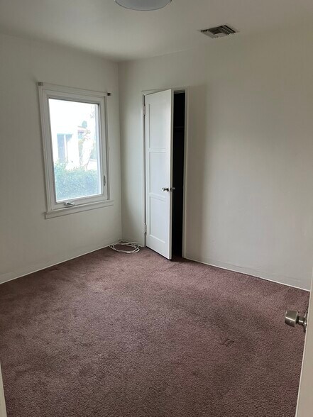 Bedroom - 811 E Nutwood St