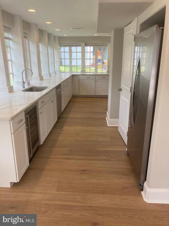 Building Photo - 233 E Montgomery Ave