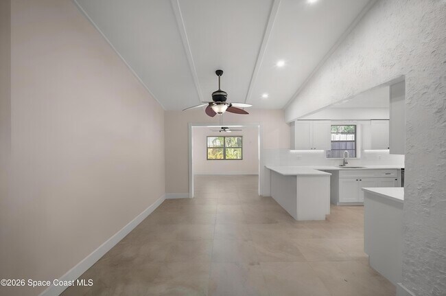 Building Photo - 2335 Sunset Ave