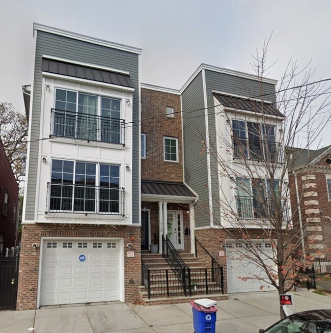 Building Photo - 718 Summer Ave