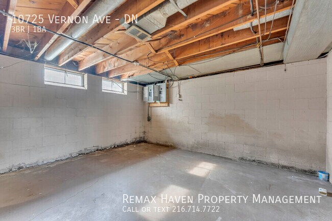 Building Photo - 10725 Vernon Ave