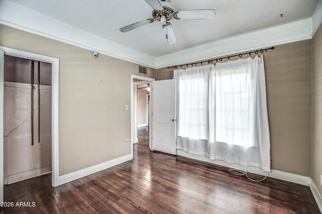 Building Photo - 384 E Windsor Ave