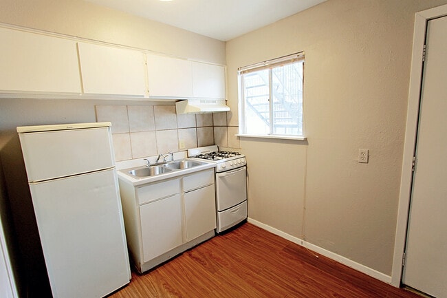 Building Photo - Recently Remodeled Studio Apartment In Hot East Austin!
