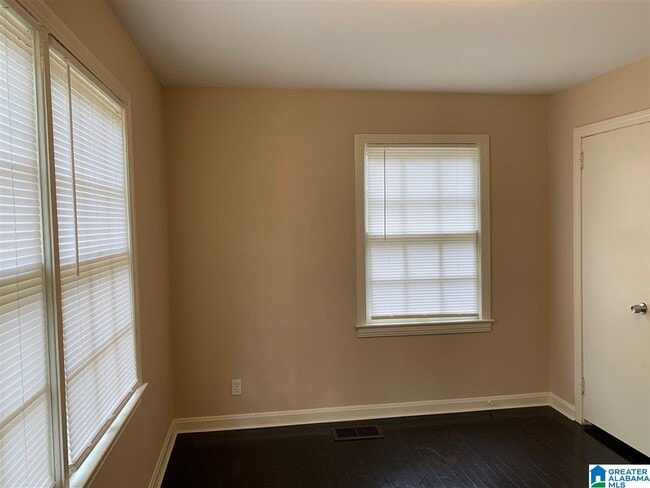 Building Photo - 8132 10th Ave S