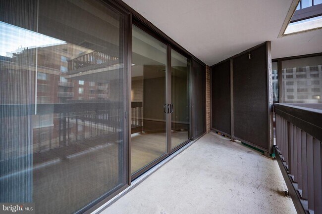 Building Photo - 3800 Fairfax Dr