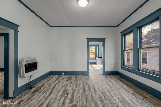 Building Photo - 3 Bedroom 1 Bath