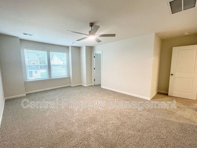 Building Photo - 123 Cillian St