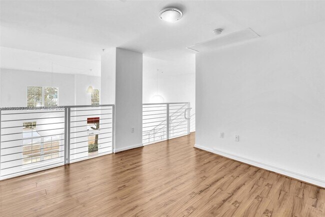 Building Photo - 410 Evernia St