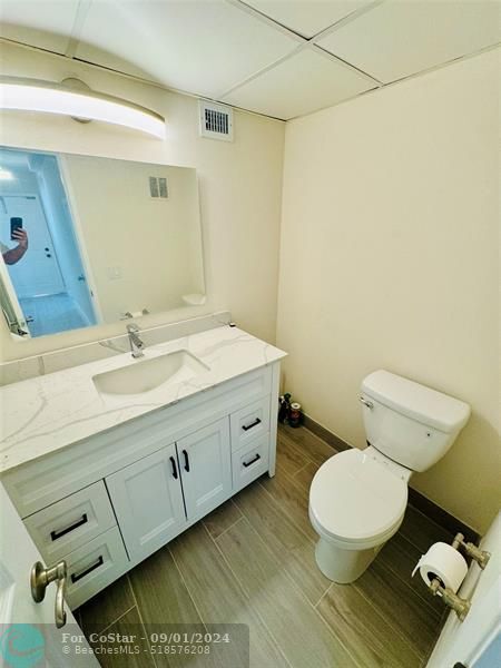 Building Photo - 805 W Oakland Park Blvd