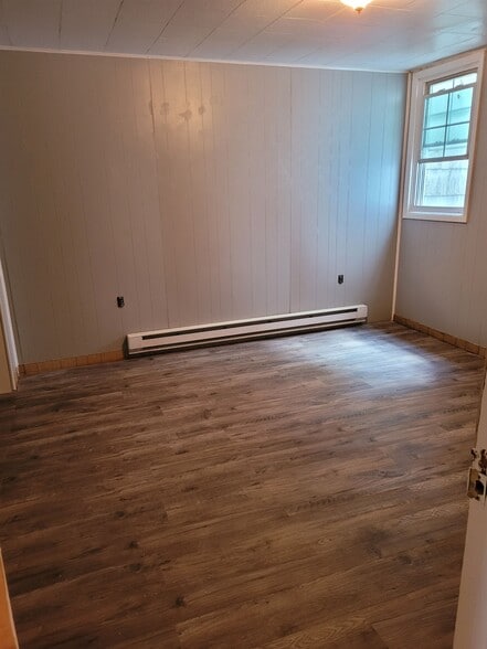 Bedroom 02 - View into room from Door - 509 W Centre St