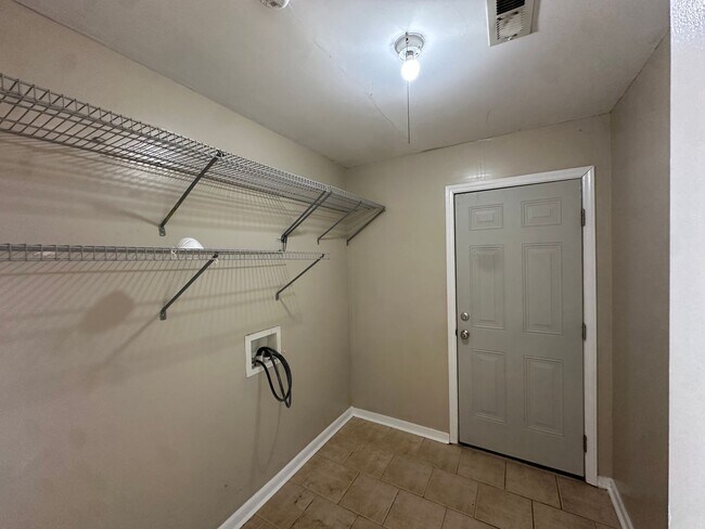 Building Photo - 428 Long Leaf Acres Dr