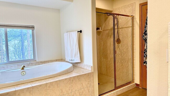 Building Photo - Warm & Spacious Woodmoor Home in a Fantast...