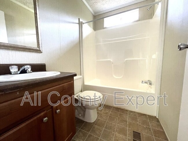 Building Photo - 327 Reavis Mountain Rd