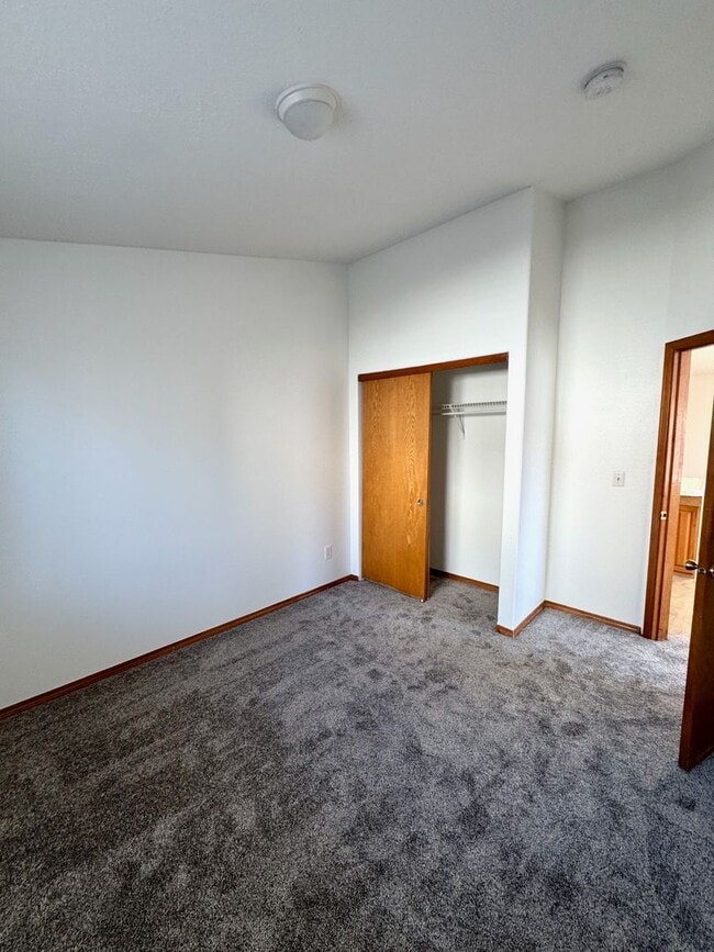 Building Photo - 4 Bedroom, 2 Bath House on Quiet Cul-de-sac