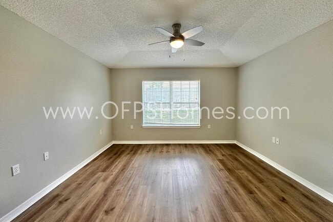 Building Photo - 5593 Shadow Shore Pl