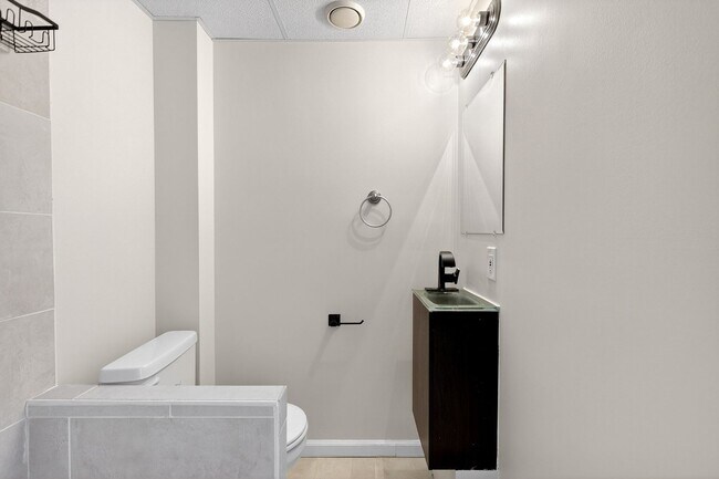 Building Photo - Move-In Ready 2BR home – fully renovated, updated roof & HVAC, *OPEN HOUSE 3/29/26 1PM-3PM *