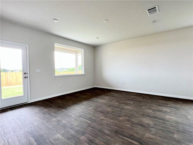 Building Photo - 105 Brody Ln